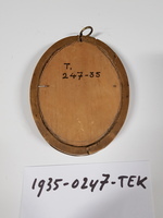 1935-0247-TEK b.jpg; 1935-0247-TEK; Miniatuurportret van onbekende jongen; tekeningen